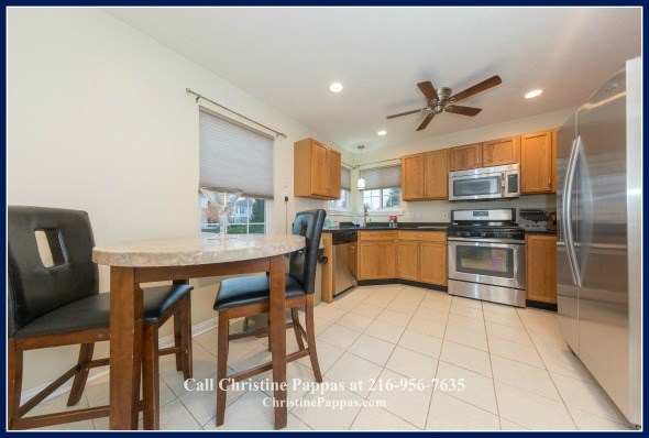 There’s nothing like a gorgeous eat-in kitchen in a Northeast OH condo for sale to make you fall in love with it even more.