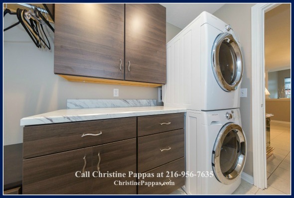 This stunning condominiums for sale in Highland Heights comes with an inside laundry area that has a new washer and dryer.